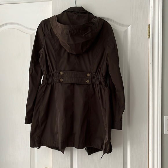 Brown rain jacket - Picture 3 of 10